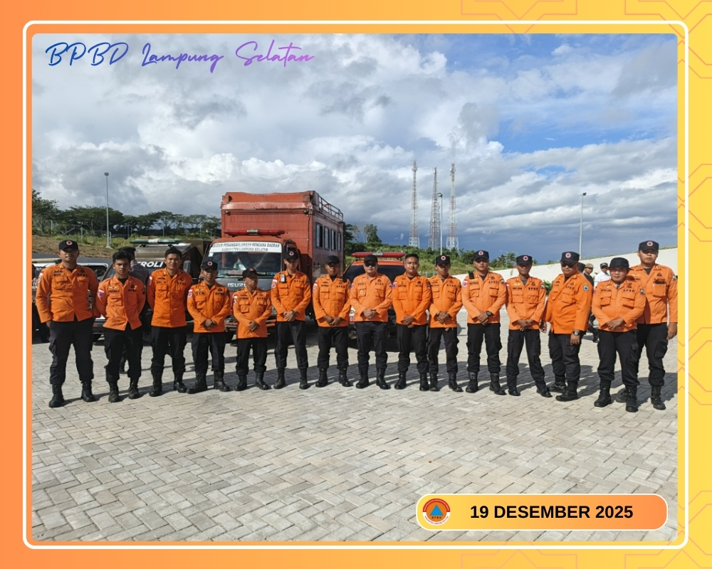 Sekretaris BPBD Pimpin Pasukan TRC dalam Apel Gelar Ops Lilin 2025 di Bakauheni